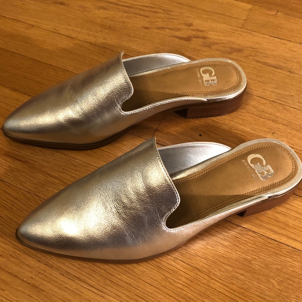 Size 10, Silver Gianni Bini Pointy Toe Slide